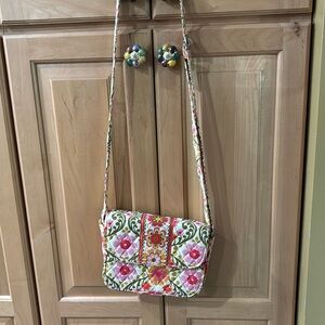 Vera Bradley small messenger bag purse.